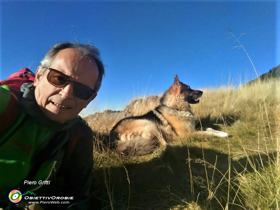 18  Un attimo di sosta nei pressi della Baita di Monte Campo.jpg